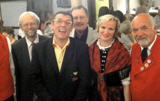 Beim Alemannentag (von links): Wittnaus Bürgermeister Enrico Penthin, Jürgen Hirnschal (Regierungspräsidium), „de Hämme“ (Helmut Dold), Erich Birkle (Landesausschuss für Heimatpflege) sowie Susanne Kreuser | Foto: Anne Frey