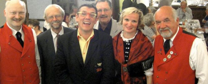 Beim Alemannentag (von links): Wittnaus Bürgermeister Enrico Penthin, Jürgen Hirnschal (Regierungspräsidium), „de Hämme“ (Helmut Dold), Erich Birkle (Landesausschuss für Heimatpflege) sowie Susanne Kreuser | Foto: Anne Frey