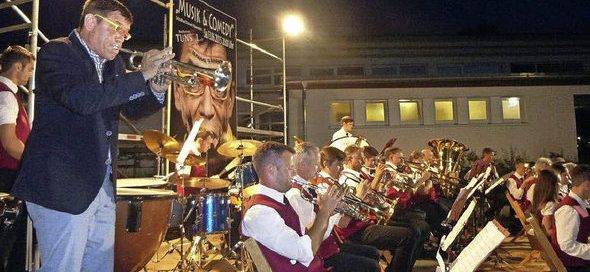 Der Musikverein Tunsel bei seinem Freiluftkonzert mit Helmut Dold an der Trompete Foto: Anne Freyer